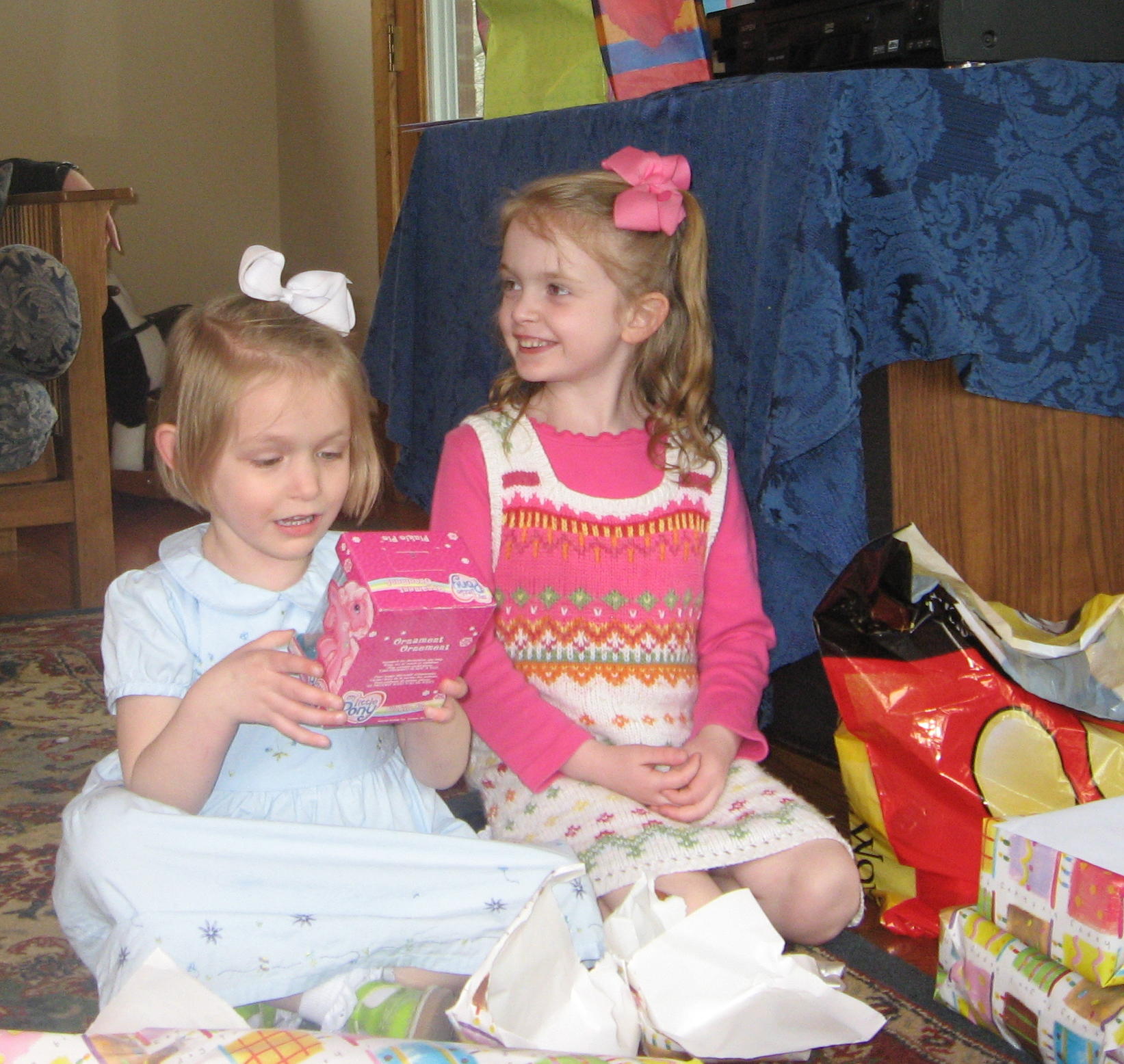 2008_03_30 Cate w Janes present.jpg
